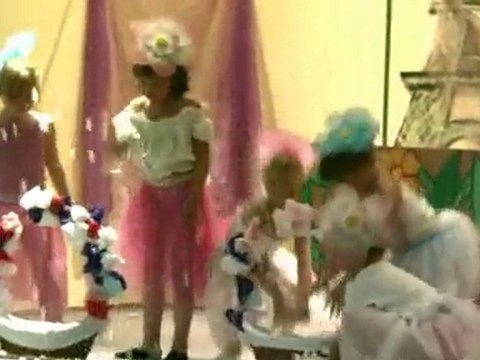 LA PETITE COMPAGNIE D ASPIRAN DANSE DES FLEURS