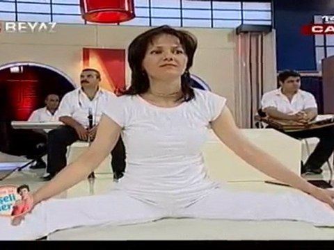 Ayşen İle Neşeli Günler'de Yoga Gösterisi