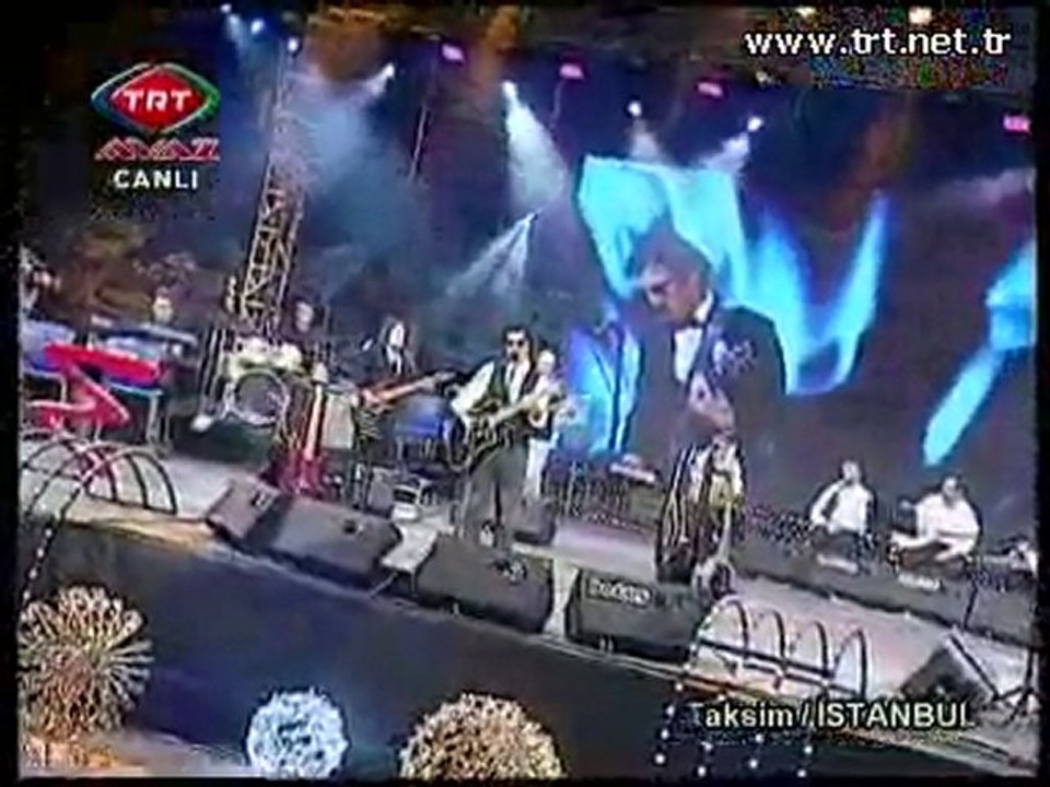 Ayna'dan yansıyanlar -  Öyle bir Anda