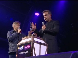 Robbie switches on Blackpool illuminations