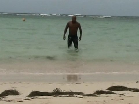 Nage 12 Heure entre 4 Cyclone Ouragan Tempête Tropicale EARL