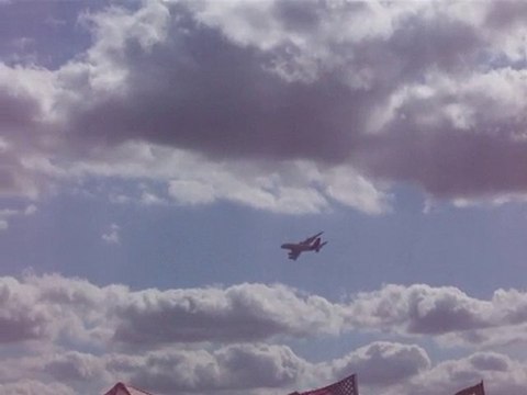 A 380 survolant Angers