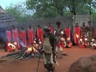 TRADITIONS  COUTUMES D'UN VILLAGE ZOULOU EN AFRIQUE DU SUD