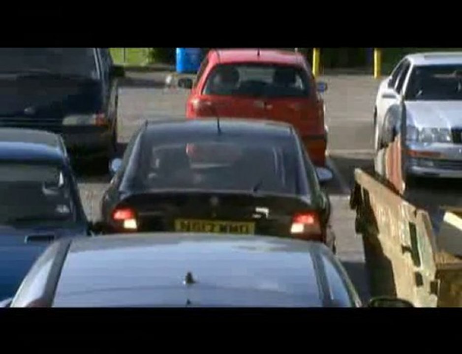 araba dediğin böle park edilir...