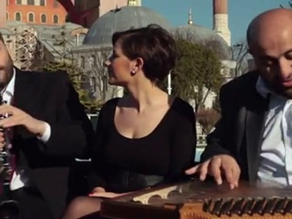 Hüsnü Şenlendirici ve Trio Chios Gel Gel Kayıkçı