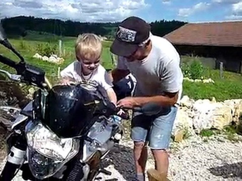 Romain peche et moto