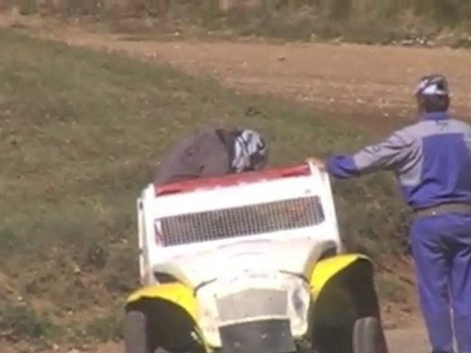 6ème 2 cv Cross de Sougy 2010 crash à gogo