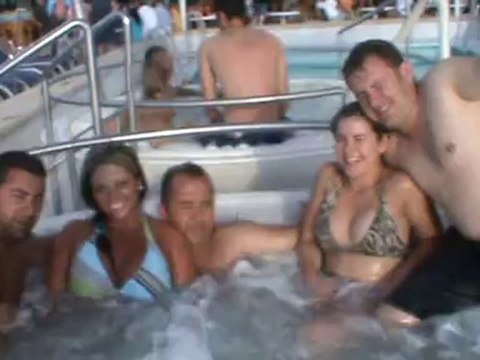 jolie fille sexy bikini jacuzzi