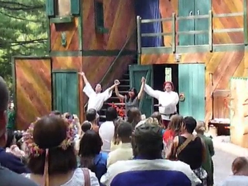 KNIFE THROWING