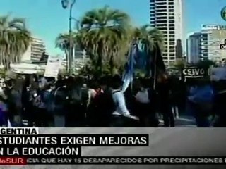Estudiantes argentinos exigen mejoras en la educación
