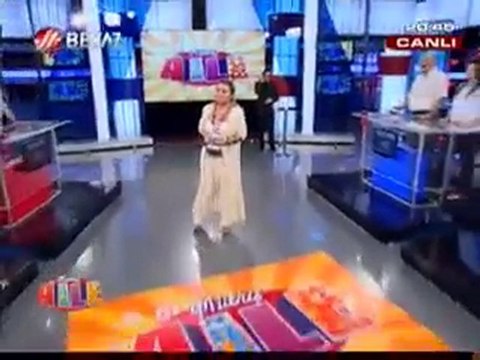 Türkü, Müthiş Aile'ye konuk oldu 24.08.2010