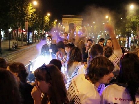 Stripe Night Quand la rayure envahit les nuits parisiennes
