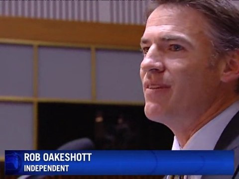 Australia PM Gillard handed power by independents