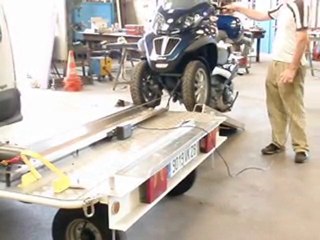 Déchargement d'un piaggio mp3 400cc
