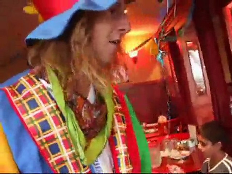 vanCOuVer maGiCian for hire $60/show with ballOOn clOwnS