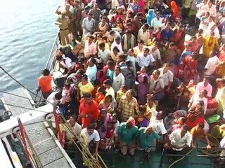 Embarquement a l'arrache d'indiens (bateau ==> Calcutta)