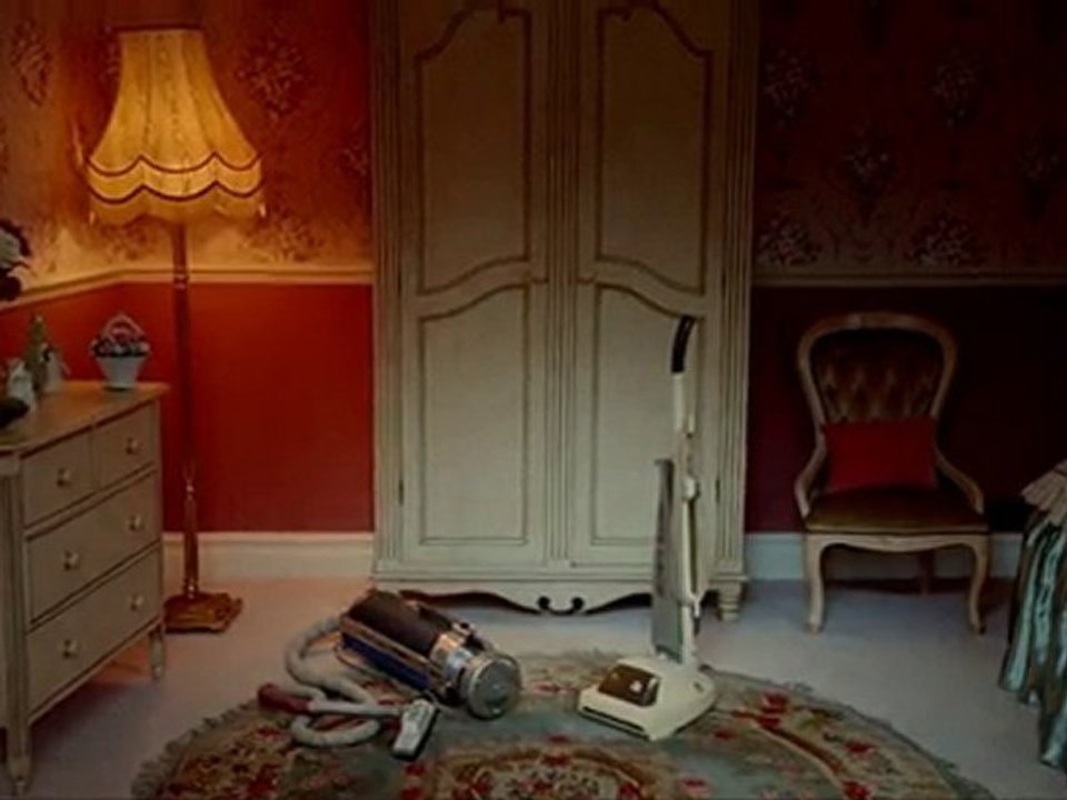 Totaljobs.com "it's not luck" talking vacuum cleaners ad