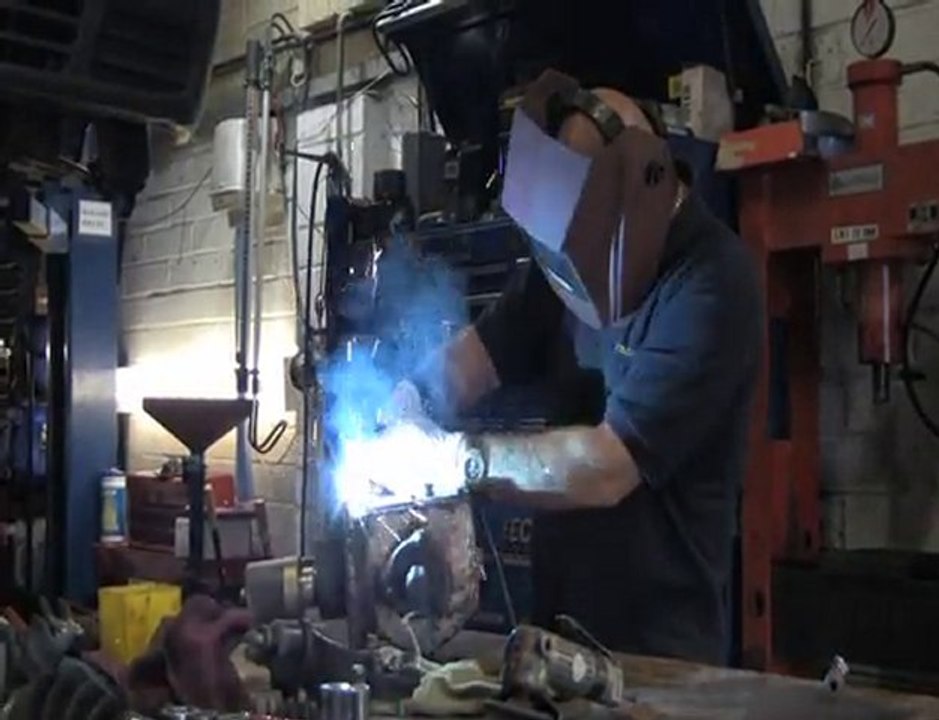 Crown Garage MOT Testing, Car Servicing & Repair in Reading