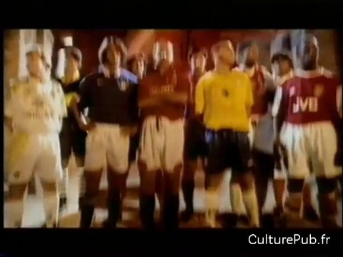 Cantona, Maldini, Ronaldo, Kluivert contre le mal.