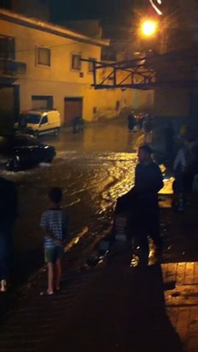 INENDATION A MAGHNIA RUE 00 BOUHELLOU