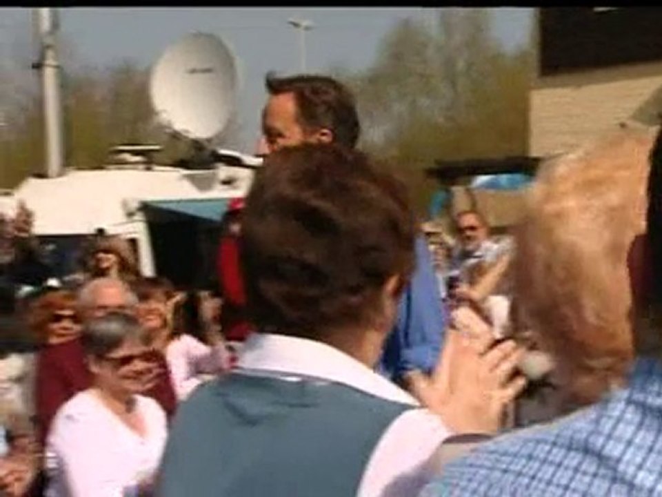 David Cameron's father dies