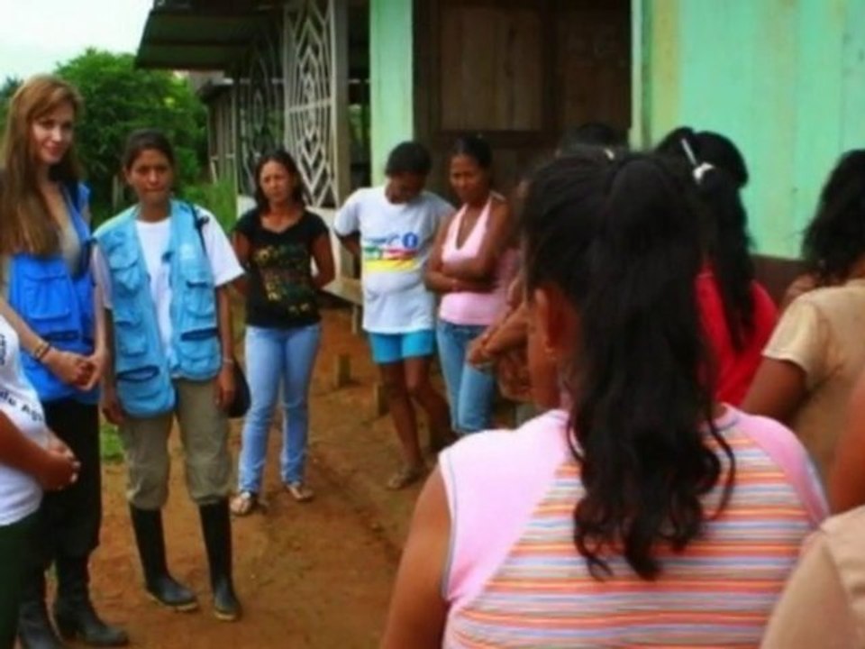 SNTV - Exklusiv: Angelina in Pakistan