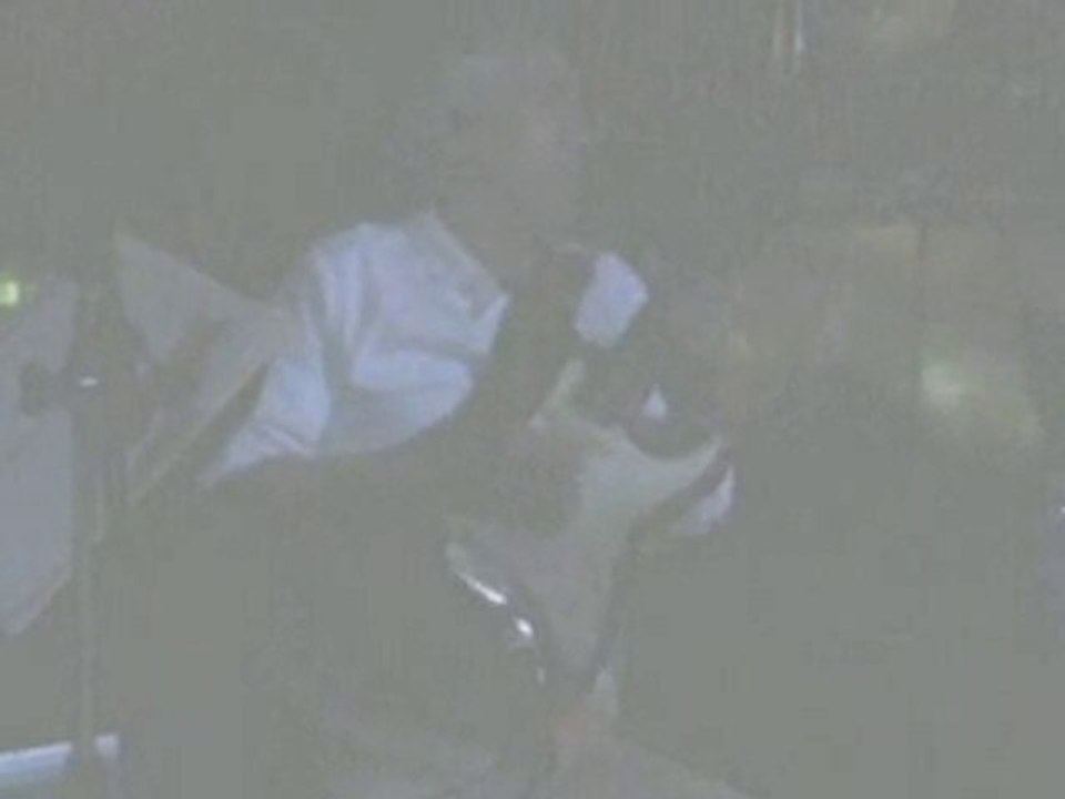 BİR GİTAR ÜSTADI SESİZCE YAŞADI VE ÖLDÜ