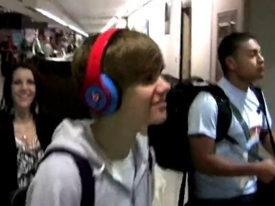 SNTV - Bieber talks music