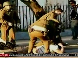 Dos policías chilenos despedidos por brutalidad física