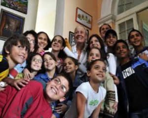 "La Colmenita" apoya la alfabetización en Sevilla