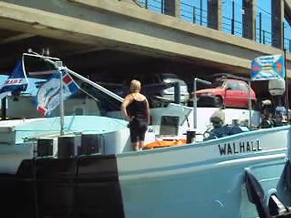 Fluvial: croisement transport commercial rhône a sète Carnon