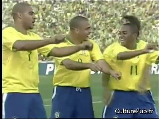 Pub Nike avec Ronaldinho, Ronaldo & R. Carlos.