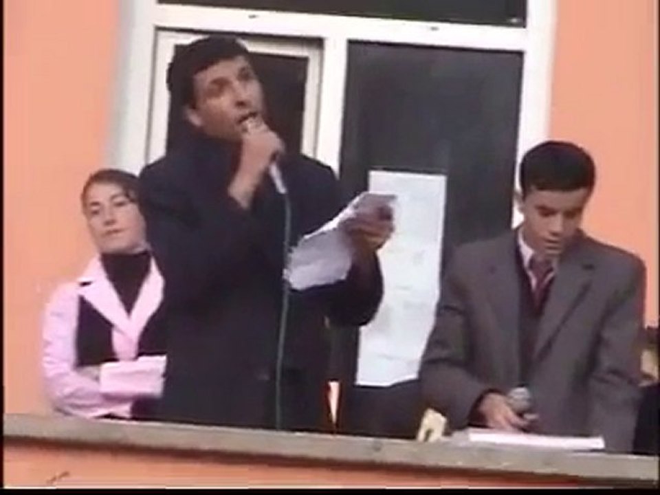 Yeşil çam - tiyatro