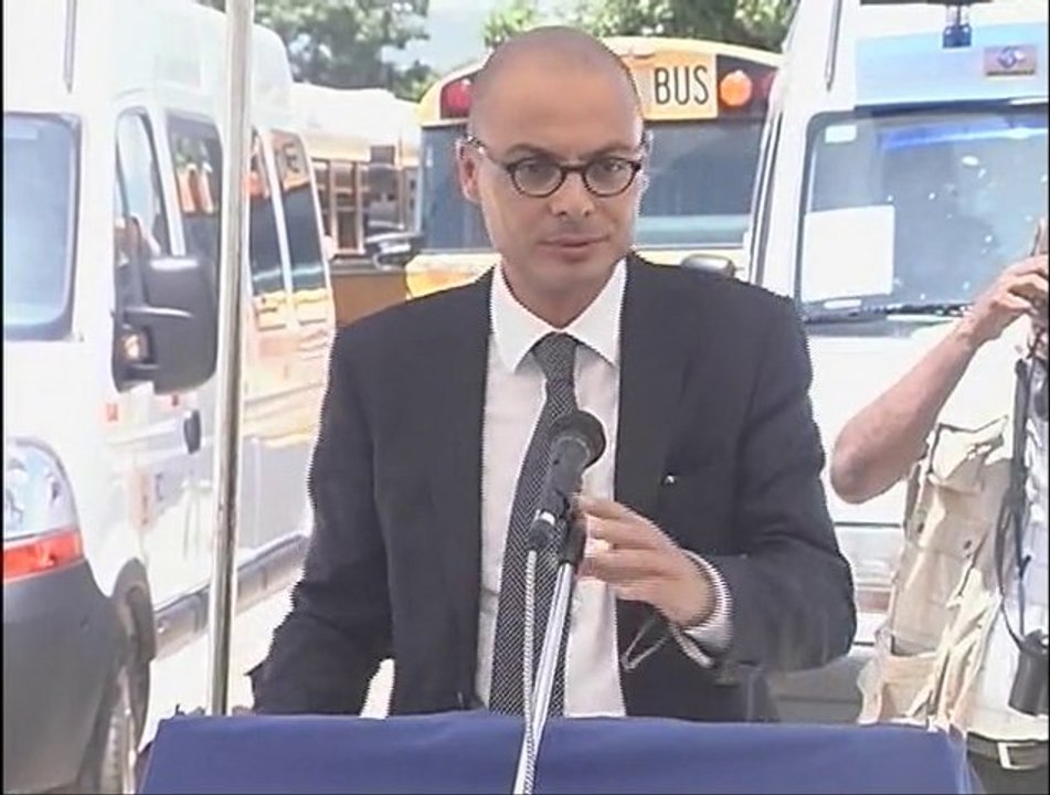 Don de 10 véhicules neufs par la fondation Renault