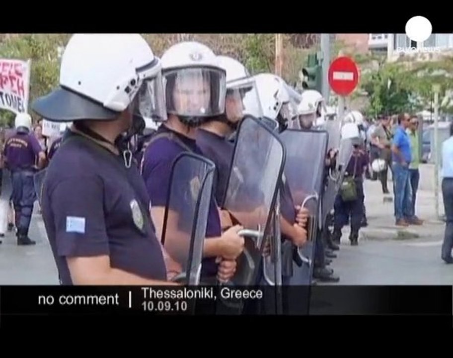 New Greek cabinet greeted with protest - no comment