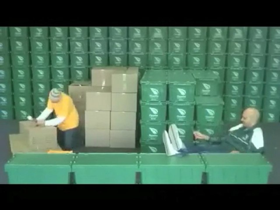 ZippGo Reusable Moving Boxes Vs. Cardboard Boxes