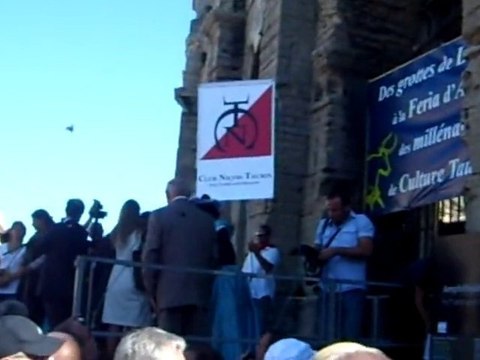 Pluie de toros sur Arles