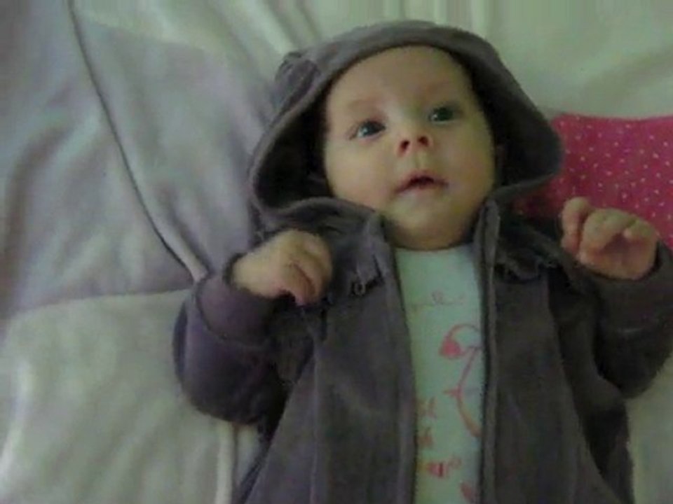 lilou danse sur Shakira 2 ( 3 mois )