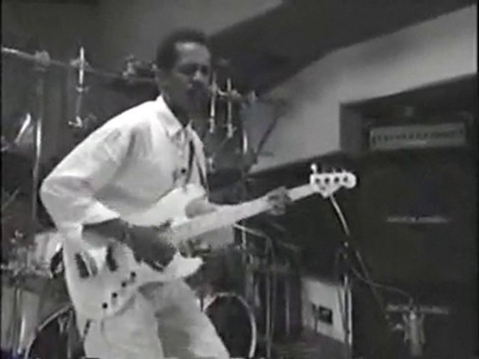 Larry Graham slap style Bass History