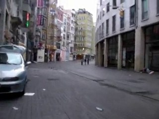 Talking to the avantgardeast ...İSTİKLAL CADDESİ-12-eylül saat-07:45 tarinin sakin günü