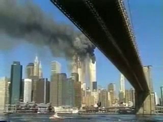 911 9h03 Crash du vol UA175 dans la tour sud Brooklyn bridge