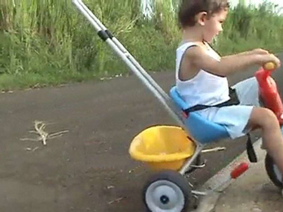 Les débuts de Malé en tricycle