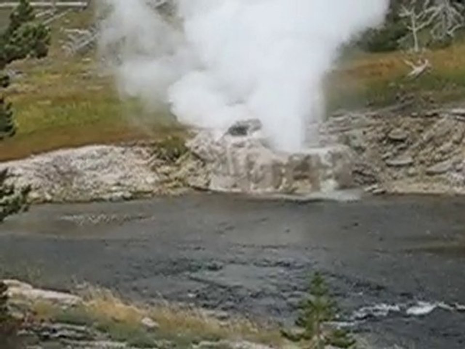 MVI_4149 riverside geyser
