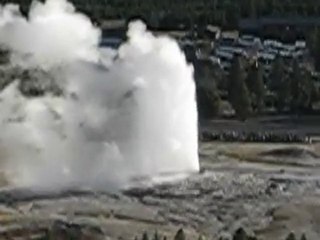 MVI_4467 old faithful geyser du haut