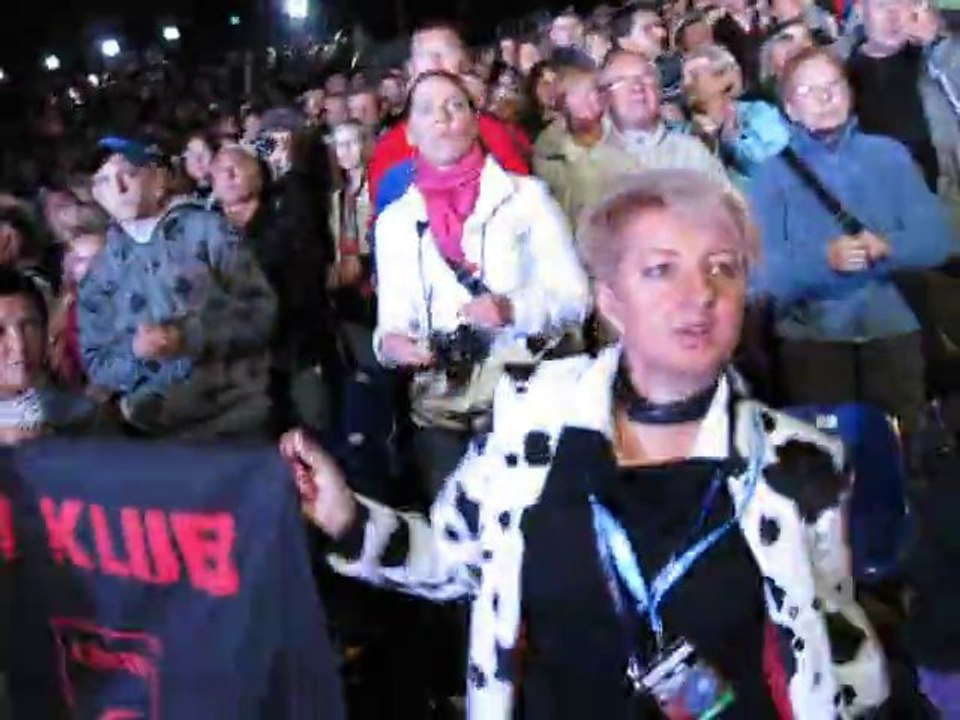 Publicznosc podczas koncertu Kombi