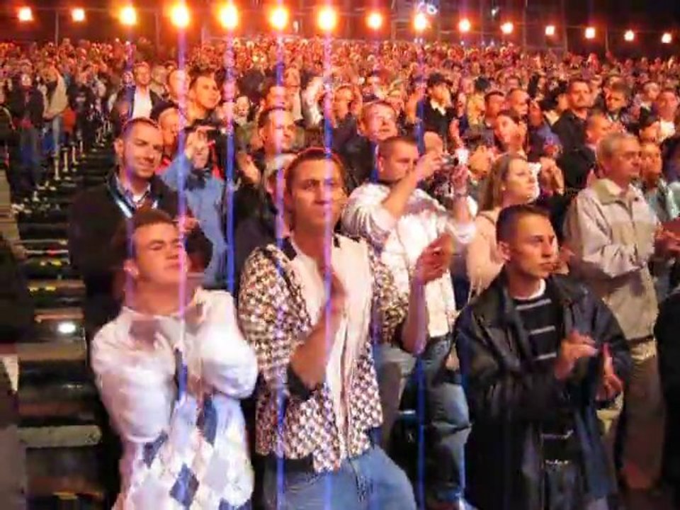 Publicznosc podczas koncertu Kombi