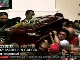 Emotivo adiós al gobernador Lara, en calles y Parlamento de