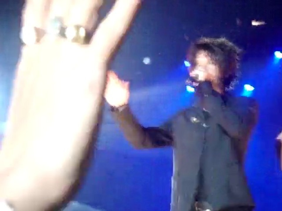 YEUX NOIRS