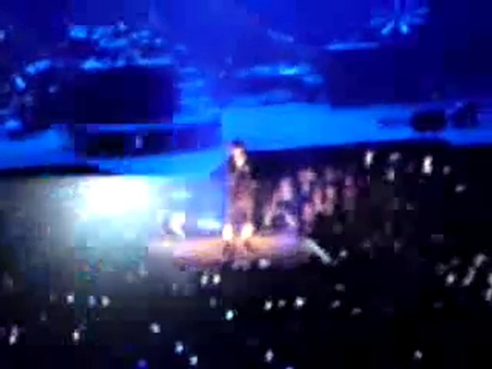 Indochine 12/09/10 Zénith de Lille "un jour dans notre vie"