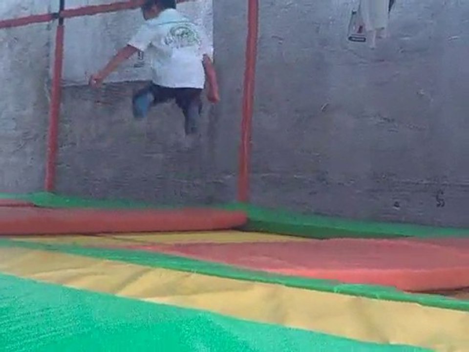 EMİRCAN ÇAĞLAR , ZIPLAMA VİDEOSU